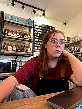 Snapshot of cinnabon_ chatting on 09/18/25, 01:24 cinnabon  online show from 09/18/25, 01:24