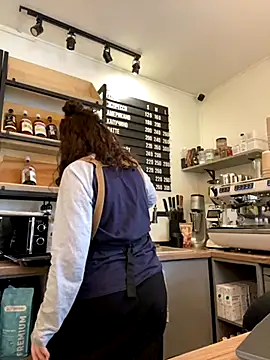 Snapshot of cinnabon_ chatting on 10/04/25, 10:35 cinnabon  online show from 10/04/25, 10:35