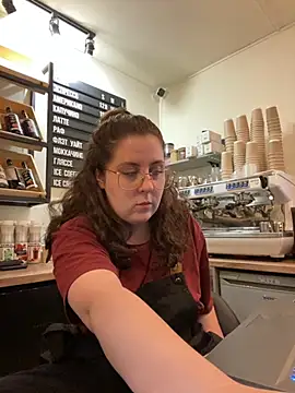 Snapshot of cinnabon_ chatting on 10/09/25, 03:21 cinnabon  online show from 10/09/25, 03:21