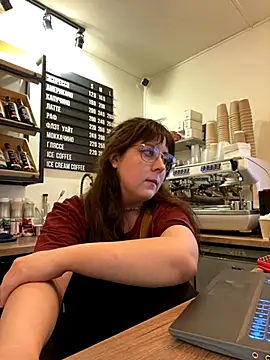 Snapshot of cinnabon_ chatting on 10/13/25, 01:22 cinnabon  online show from 10/13/25, 01:22