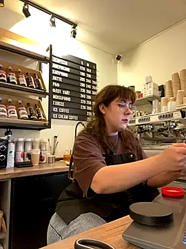 Snapshot of cinnabon_ chatting on 10/15/25, 11:43 cinnabon  online show from 10/15/25, 11:43