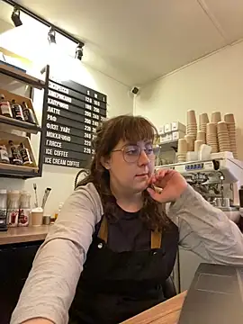 Snapshot of cinnabon_ chatting on 10/25/25, 11:51 cinnabon  online show from 10/25/25, 11:51