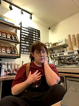 Snapshot of cinnabon_ chatting on 10/27/25, 11:36 cinnabon  online show from 10/27/25, 11:36