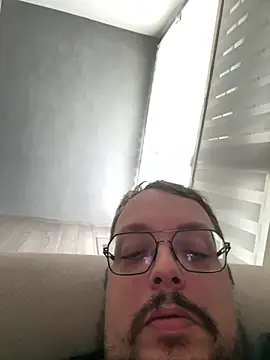 junior49280 online show from 10/24/25, 01:51