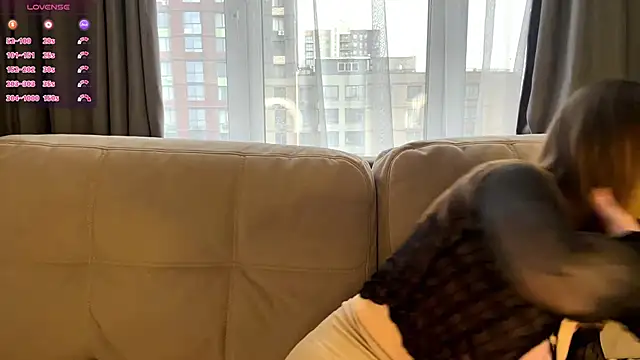 LindaFarmer online show from 10/28/25, 04:16