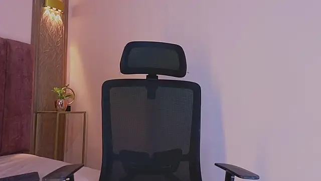 Snapshot of Emy_leon chatting on 11/11/25, 07:03 Emy leon online show from 11/11/25, 07:03