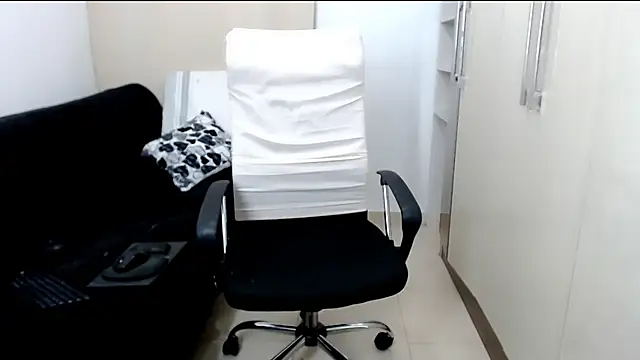 Laura-pervert online show from 12/25/24, 03:18