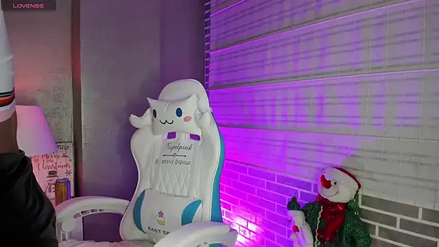 Amber villalobos  online show from 12/15/24, 04:18