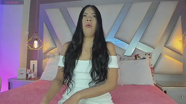 Snapshot of Amber_villalobos_ chatting on 11/13/25, 08:52 Amber villalobos online show from 11/13/25, 08:52