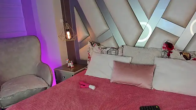 Snapshot of Amber_villalobos_ chatting on 11/19/25, 04:23 Amber villalobos online show from 11/19/25, 04:23