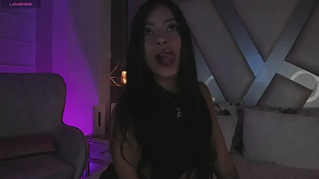 Snapshot of Amber_villalobos_ chatting on 12/17/25, 05:57 Amber villalobos online show from 12/17/25, 05:57