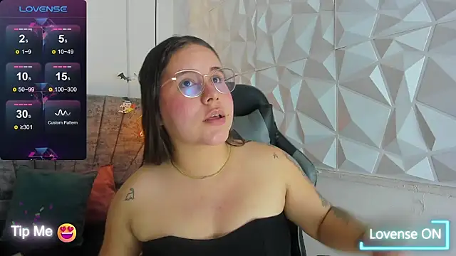 Snapshot of April1_sc chatting on 10/18/25, 06:30 April1 sc online show from 10/18/25, 06:30