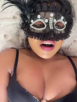 Snapshot of Bella_Luna18 chatting on 11/11/25, 07:36 Bella Luna18 online show from 11/11/25, 07:36