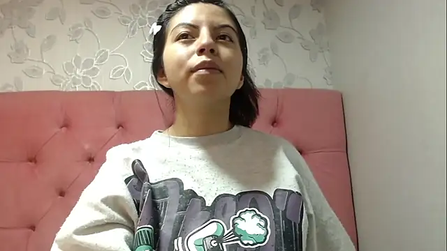 Snapshot of CarolineBrunx chatting on 12/16/25, 02:38 CarolineBrunx online show from 12/16/25, 02:38