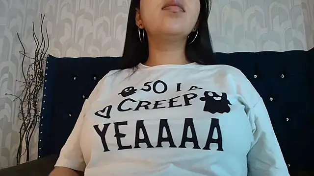 Snapshot of CarolineBrunx chatting on 04/12/26, 10:37 CarolineBrunx online show from 04/12/26, 10:37