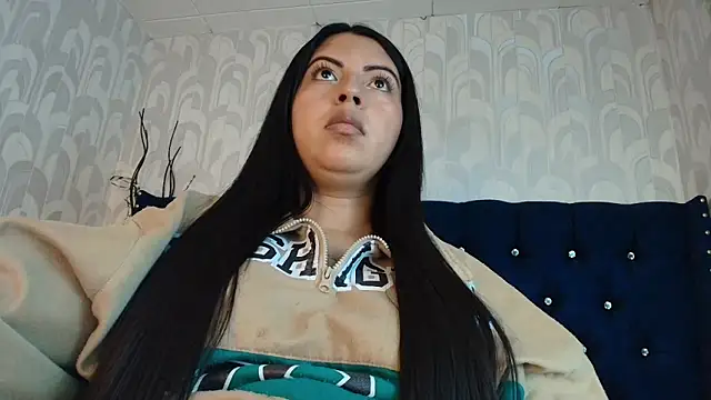 Snapshot of CarolineBrunx chatting on 04/17/26, 10:57 CarolineBrunx online show from 04/17/26, 10:57
