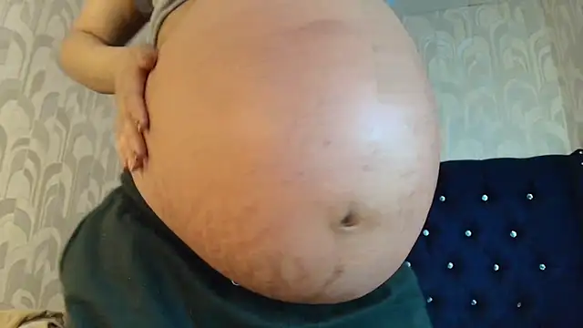 Snapshot of CarolineBrunx chatting on 04/21/26, 11:18 CarolineBrunx online show from 04/21/26, 11:18