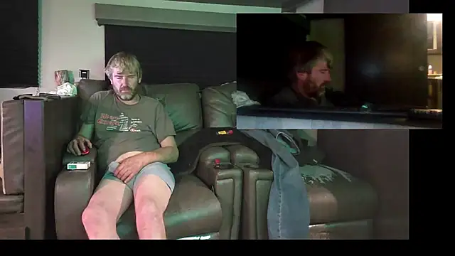 Snapshot of Cobra500hp chatting on 12/21/25, 03:24 Cobra500hp online show from 12/21/25, 03:24