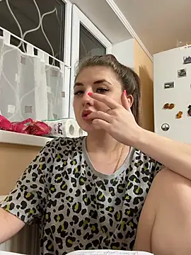 Snapshot of sexyy_girl_ chatting on 12/14/24, 05:03 sexyy girl  online show from 12/14/24, 05:03