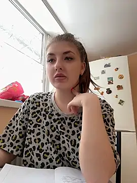 Snapshot of sexyy_girl_ chatting on 12/16/24, 09:03 sexyy girl  online show from 12/16/24, 09:03