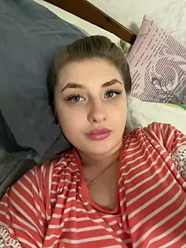 Snapshot of sexyy_girl_ chatting on 12/23/24, 05:11 sexyy girl  online show from 12/23/24, 05:11