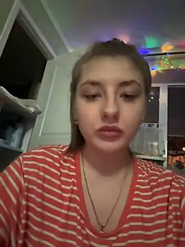 Snapshot of sexyy_girl_ chatting on 12/30/24, 06:16 sexyy girl  online show from 12/30/24, 06:16