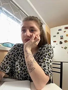 Snapshot of sexyy_girl_ chatting on 03/15/25, 11:40 sexyy girl  online show from 03/15/25, 11:40