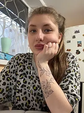 Snapshot of sexyy_girl_ chatting on 03/15/25, 03:06 sexyy girl  online show from 03/15/25, 03:06