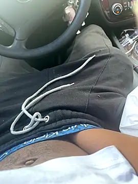 sneakylink13   online show from 10/18/25, 09:26