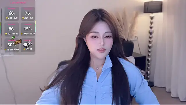 Snapshot of Strawberrybabyy1 chatting on 10/11/25, 03:21 Strawberrybabyy1 online show from 10/11/25, 03:21