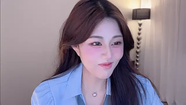 Snapshot of Strawberrybabyy1 chatting on 10/15/25, 03:34 Strawberrybabyy1 online show from 10/15/25, 03:34