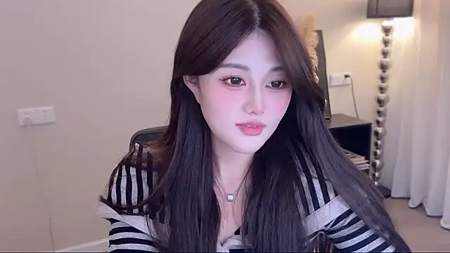 Snapshot of Strawberrybabyy1 chatting on 11/04/25, 03:22 Strawberrybabyy1 online show from 11/04/25, 03:22