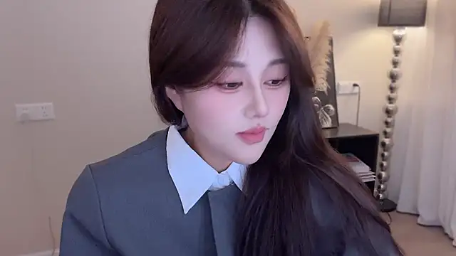 Snapshot of Strawberrybabyy1 chatting on 11/19/25, 01:33 Strawberrybabyy1 online show from 11/19/25, 01:33