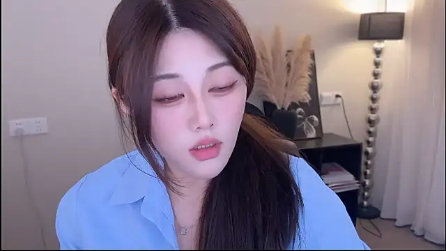 Snapshot of Strawberrybabyy1 chatting on 11/22/25, 04:33 Strawberrybabyy1 online show from 11/22/25, 04:33