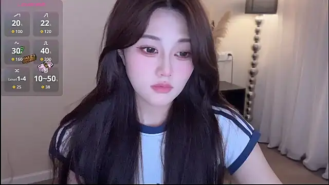 Snapshot of Strawberrybabyy1 chatting on 11/23/25, 04:07 Strawberrybabyy1 online show from 11/23/25, 04:07