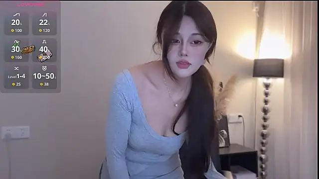 Snapshot of Strawberrybabyy1 chatting on 12/15/25, 04:33 Strawberrybabyy1 online show from 12/15/25, 04:33