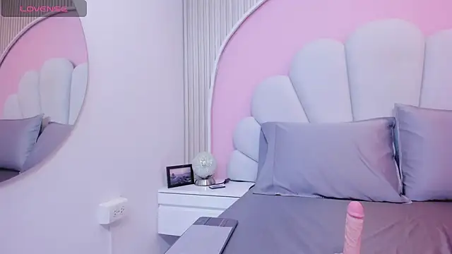 Snapshot of Meli_castillo chatting on 02/27/25, 05:04 Meli castillo online show from 02/27/25, 05:04