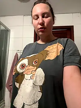 Snapshot of Yanacool007 chatting on 12/18/25, 10:43 Yanacool007 online show from 12/18/25, 10:43