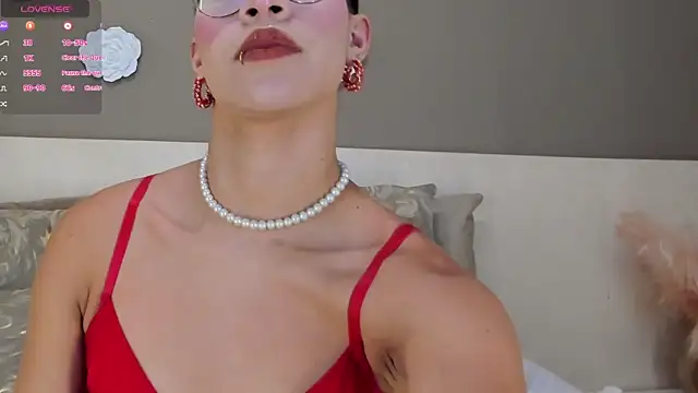 Snapshot of KimHiltton chatting on 02/14/25, 03:43 KimHiltton online show from 02/14/25, 03:43