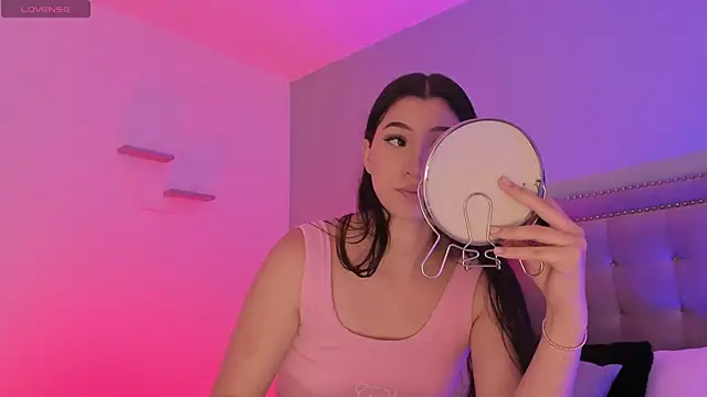 Snapshot of MilaHal_ chatting on 09/30/25, 02:44 MilaHal online show from 09/30/25, 02:44