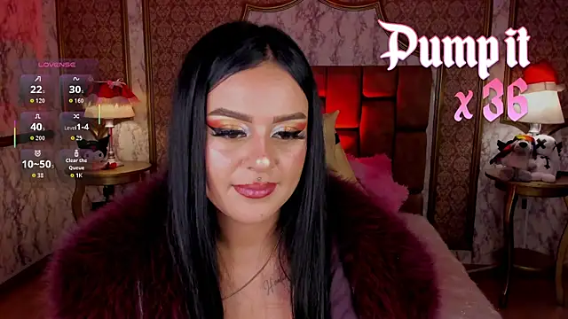 SoffiQueen online show from 11/18/25, 04:55