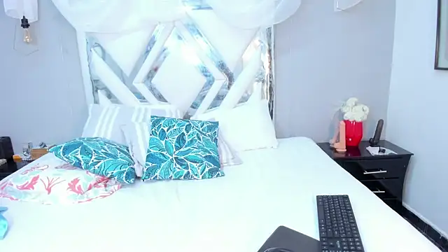 SaraaJhons online show from 01/28/25, 03:14