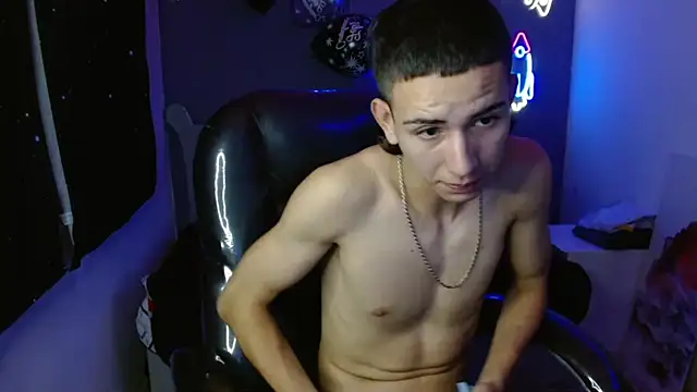 Snapshot of JackSwan18 chatting on 01/07/25, 03:33 JackSwan18 online show from 01/07/25, 03:33