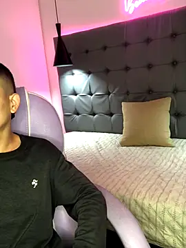 Snapshot of JackSwan18 chatting on 10/08/25, 12:30 JackSwan18 online show from 10/08/25, 12:30