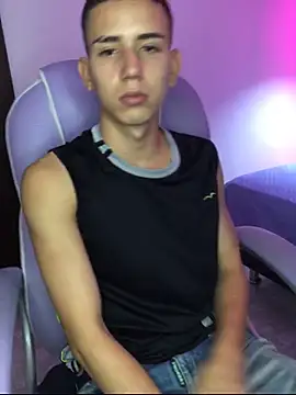 Snapshot of JackSwan18 chatting on 10/11/25, 03:17 JackSwan18 online show from 10/11/25, 03:17