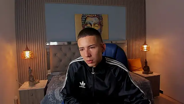 Snapshot of JackSwan18 chatting on 11/21/25, 08:40 JackSwan18 online show from 11/21/25, 08:40