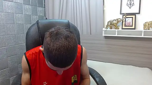 Snapshot of JackSwan18 chatting on 12/14/25, 07:29 JackSwan18 online show from 12/14/25, 07:29