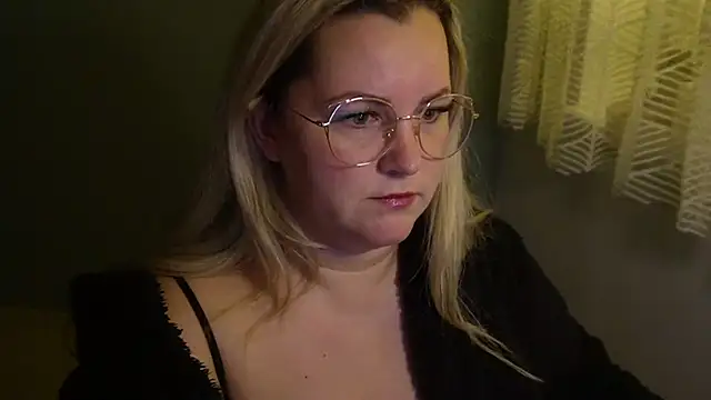 Snapshot of queenpeachi chatting on 12/09/24, 05:52 queenpeachi online show from 12/09/24, 05:52