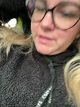 Snapshot of queenpeachi chatting on 12/14/24, 10:24 queenpeachi online show from 12/14/24, 10:24