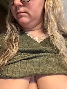 Snapshot of queenpeachi chatting on 12/21/24, 06:30 queenpeachi online show from 12/21/24, 06:30